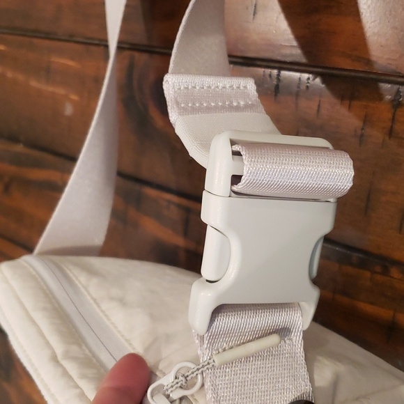 NWOT white opal everywhere belt bag - Picture 8 of 10